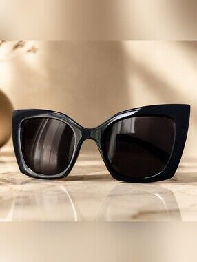 Saint Laurent SL 552 Oversized Cat-Eye Sunglasses – Black - Luxury ✨️